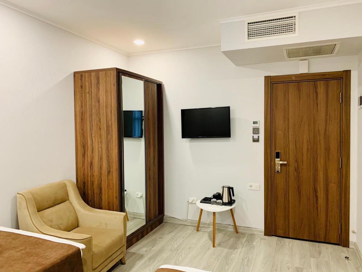 Hotel Tsereteli Palace Батуми Екстериор снимка