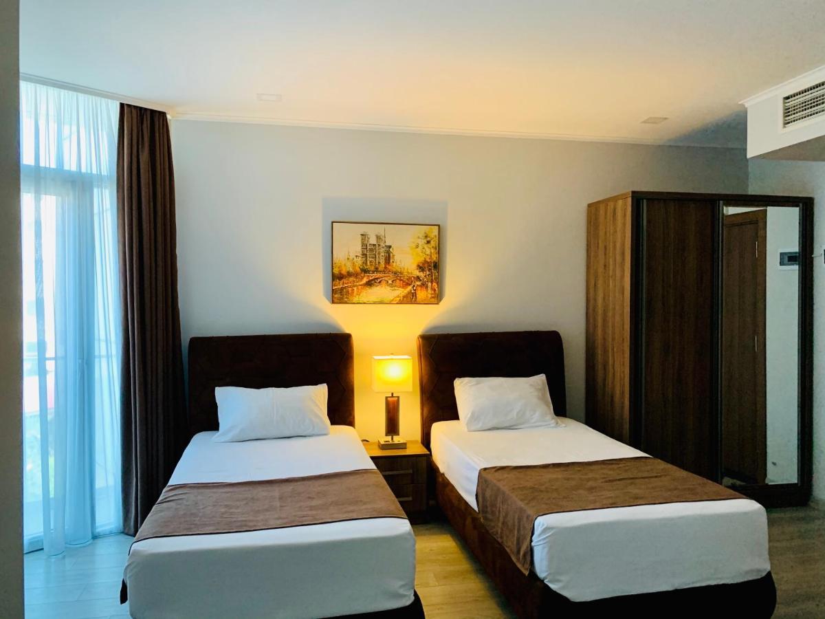Hotel Tsereteli Palace Батуми Екстериор снимка