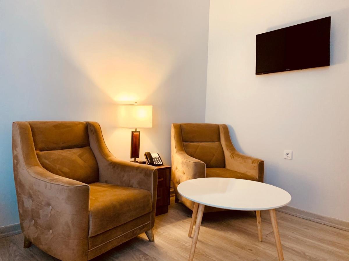 Hotel Tsereteli Palace Батуми Екстериор снимка