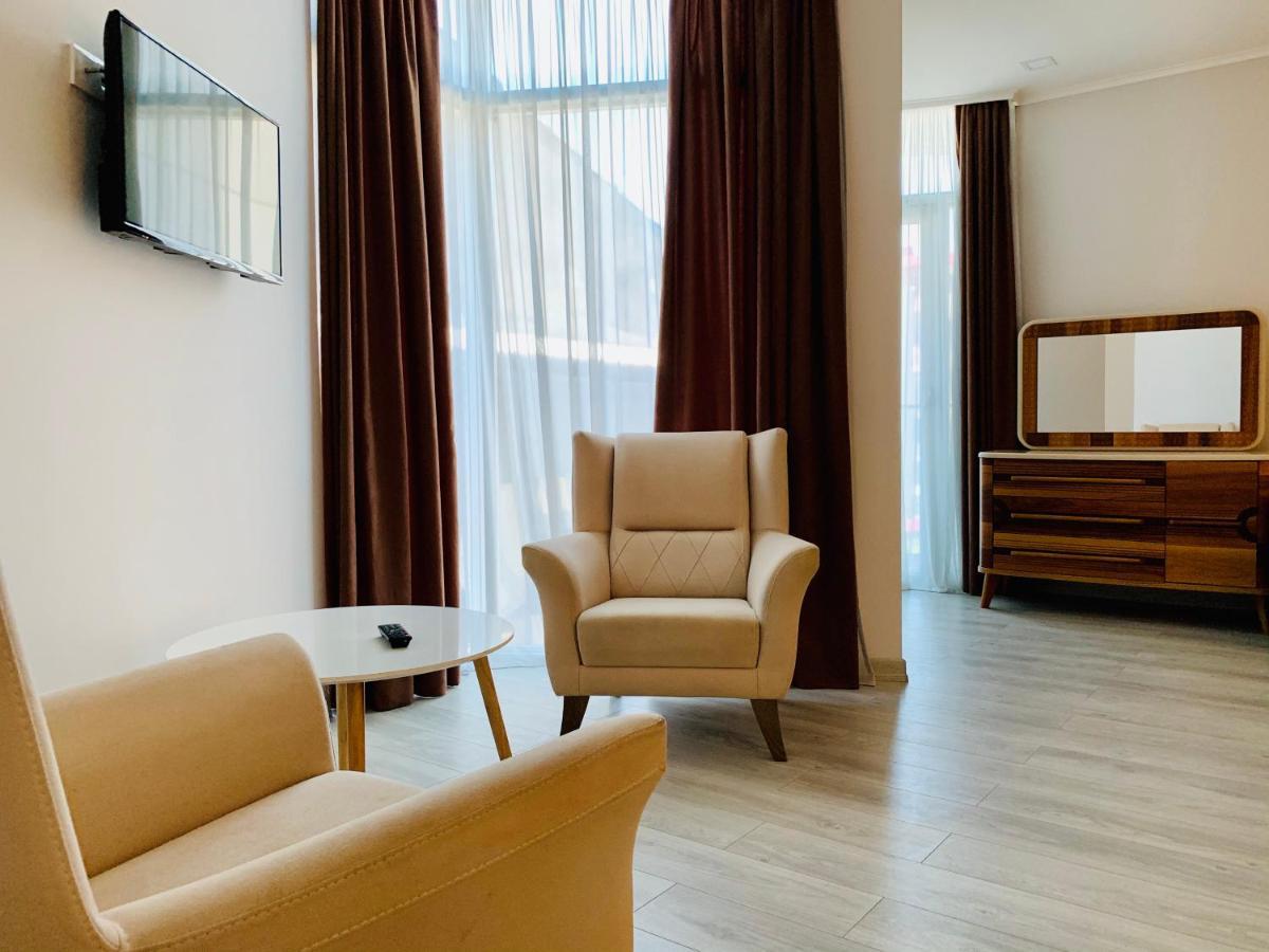 Hotel Tsereteli Palace Батуми Екстериор снимка