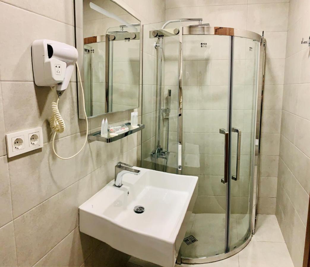 Hotel Tsereteli Palace Батуми Екстериор снимка