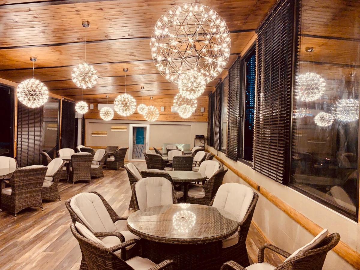 Hotel Tsereteli Palace Батуми Екстериор снимка
